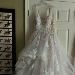 Martina liana wedding dress Size 12